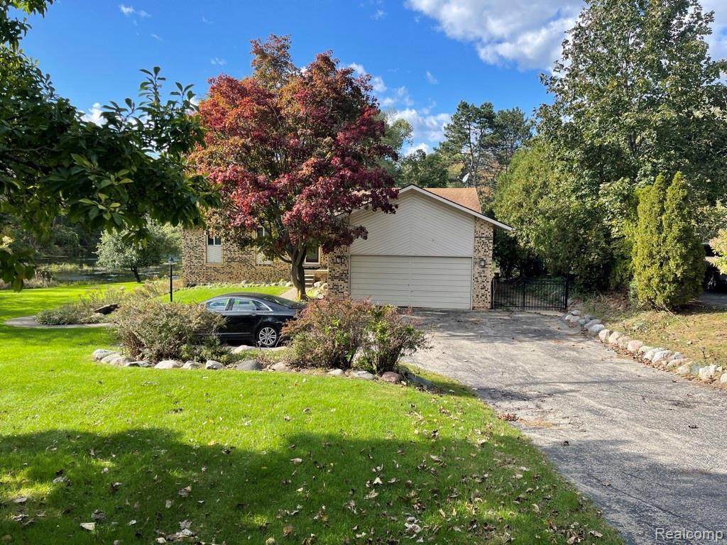 2480 Beachview Lane - Photo 1
