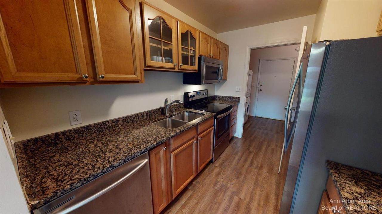 779 Watersedge Dr - Photo 1