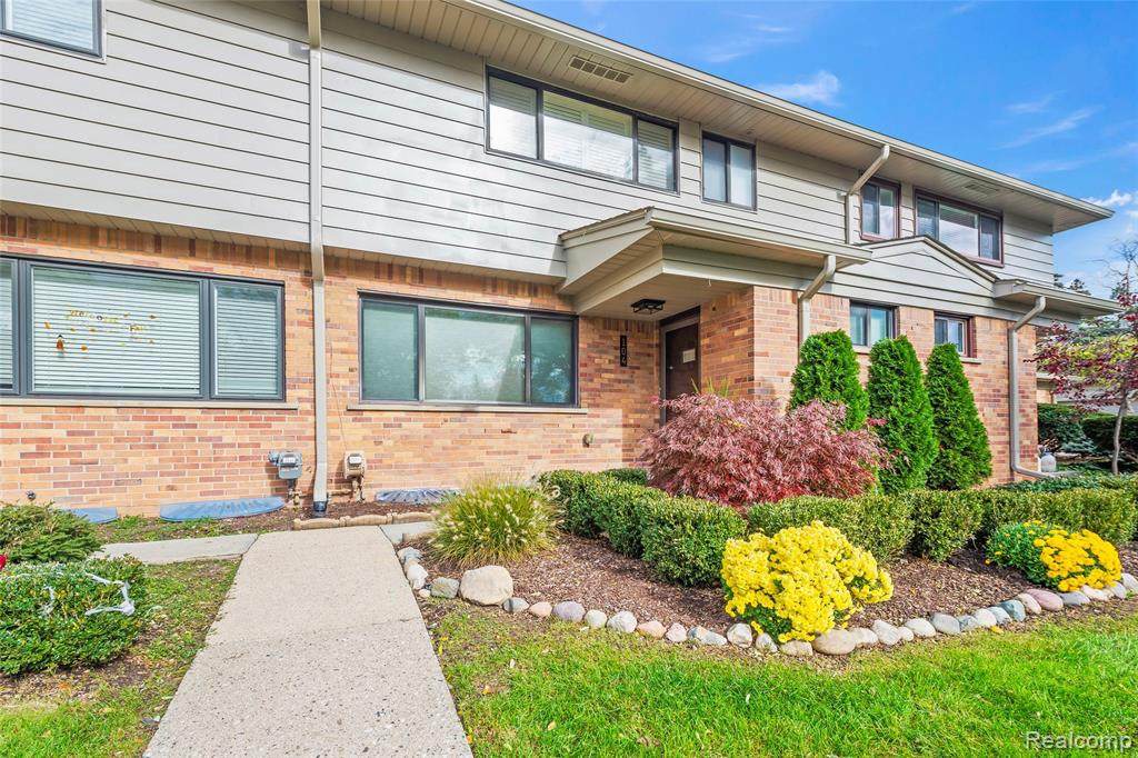 104 Hickory Grove - Photo 1