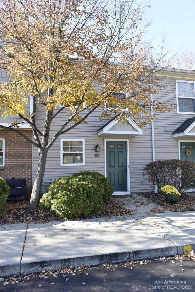 702 Middle St - Photo 1