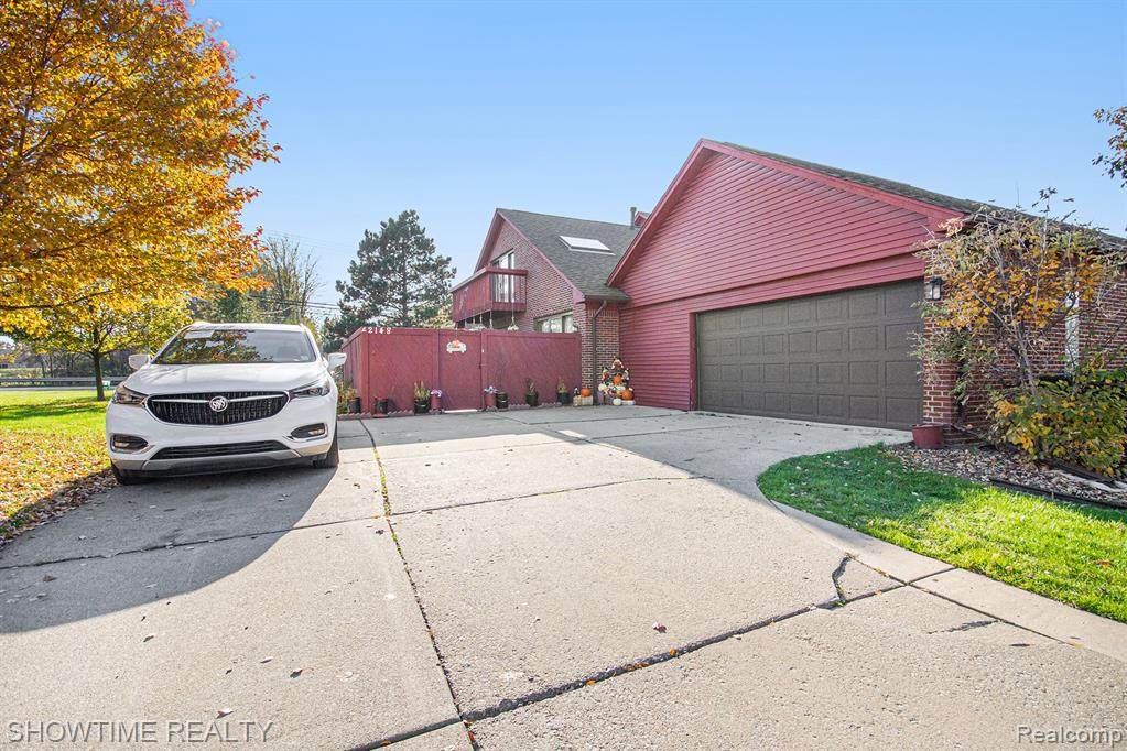 42148 Lochmoor - Photo 1