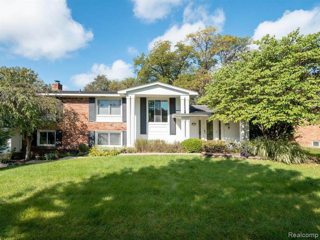 4560 Valleyview Dr - Photo 1