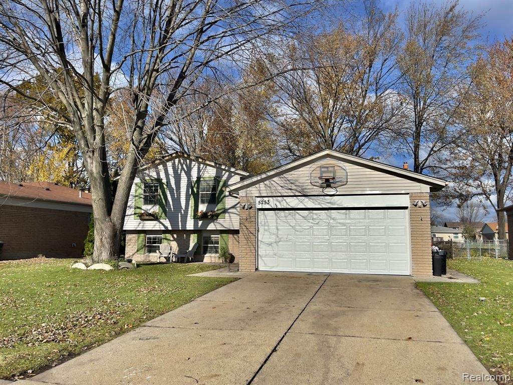 5253 Peekskill Dr - Photo 1