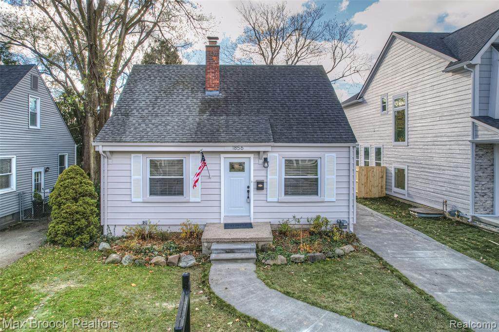1856 Hazel St - Photo 1