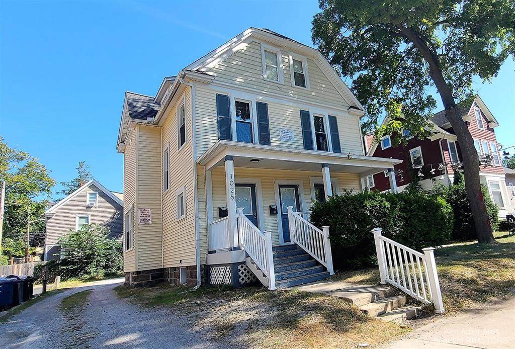 1025 Vaughn - Photo 1