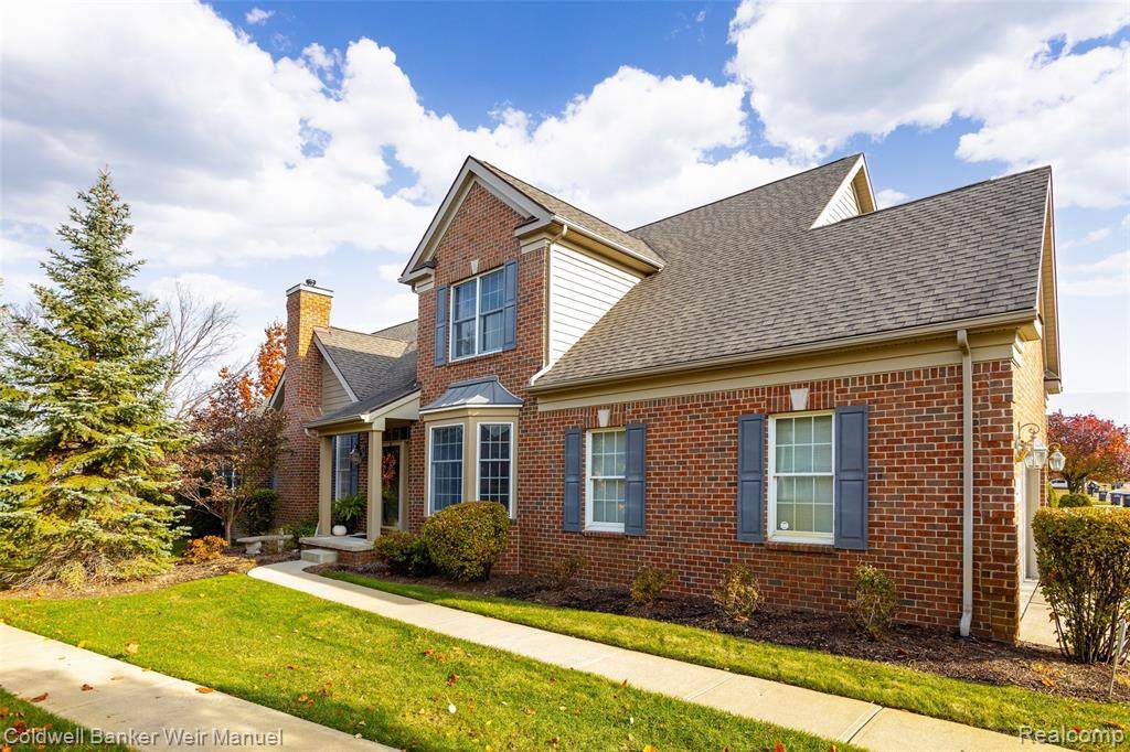 44670 Broadmoor - Photo 1