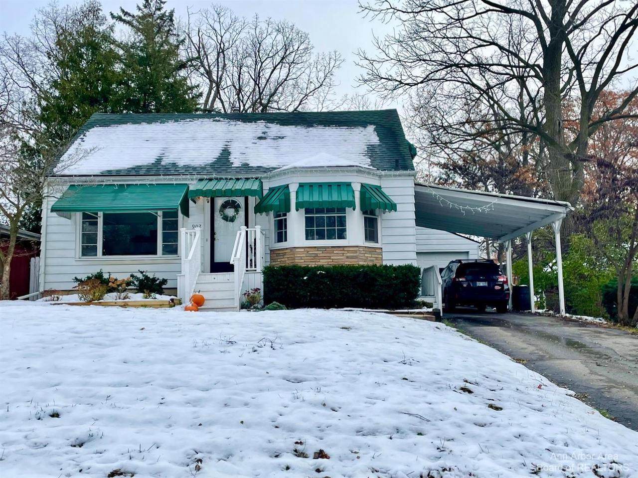 902 Hillside - Photo 1