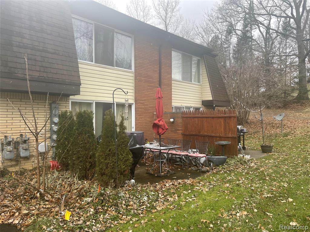 892 Main - Photo 1