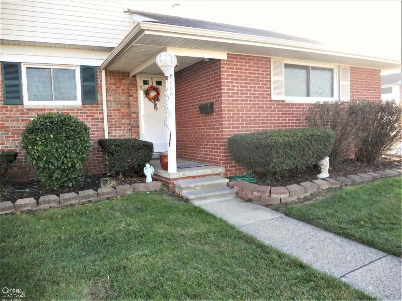 8100 Farnum - Photo 1