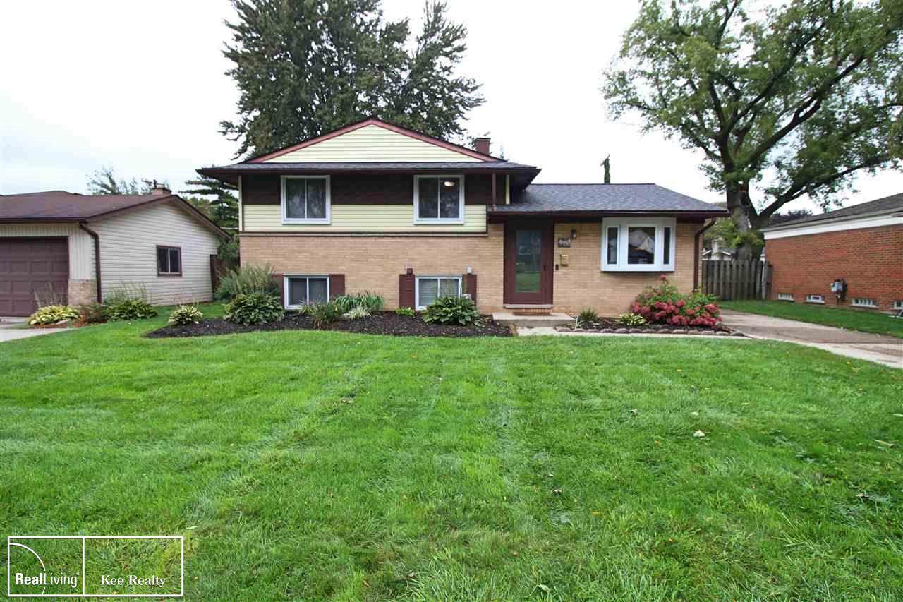 39705 Parklawn Dr - Photo 1