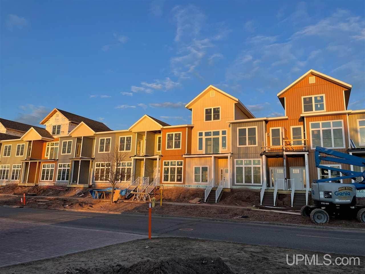 780 Lakeshore Blvd - Photo 1
