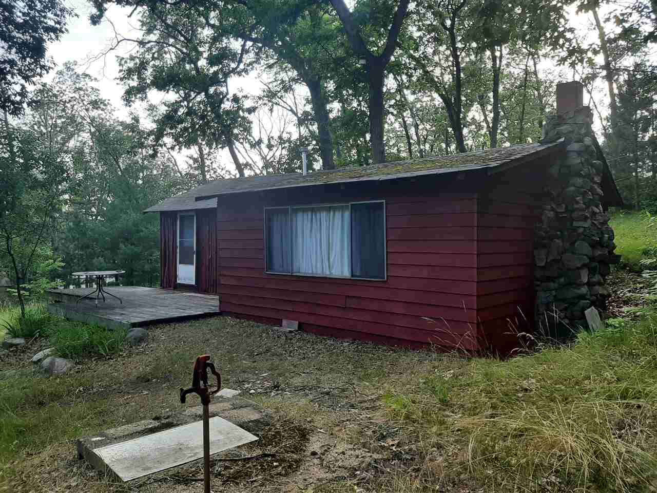 608 Burns - Photo 1