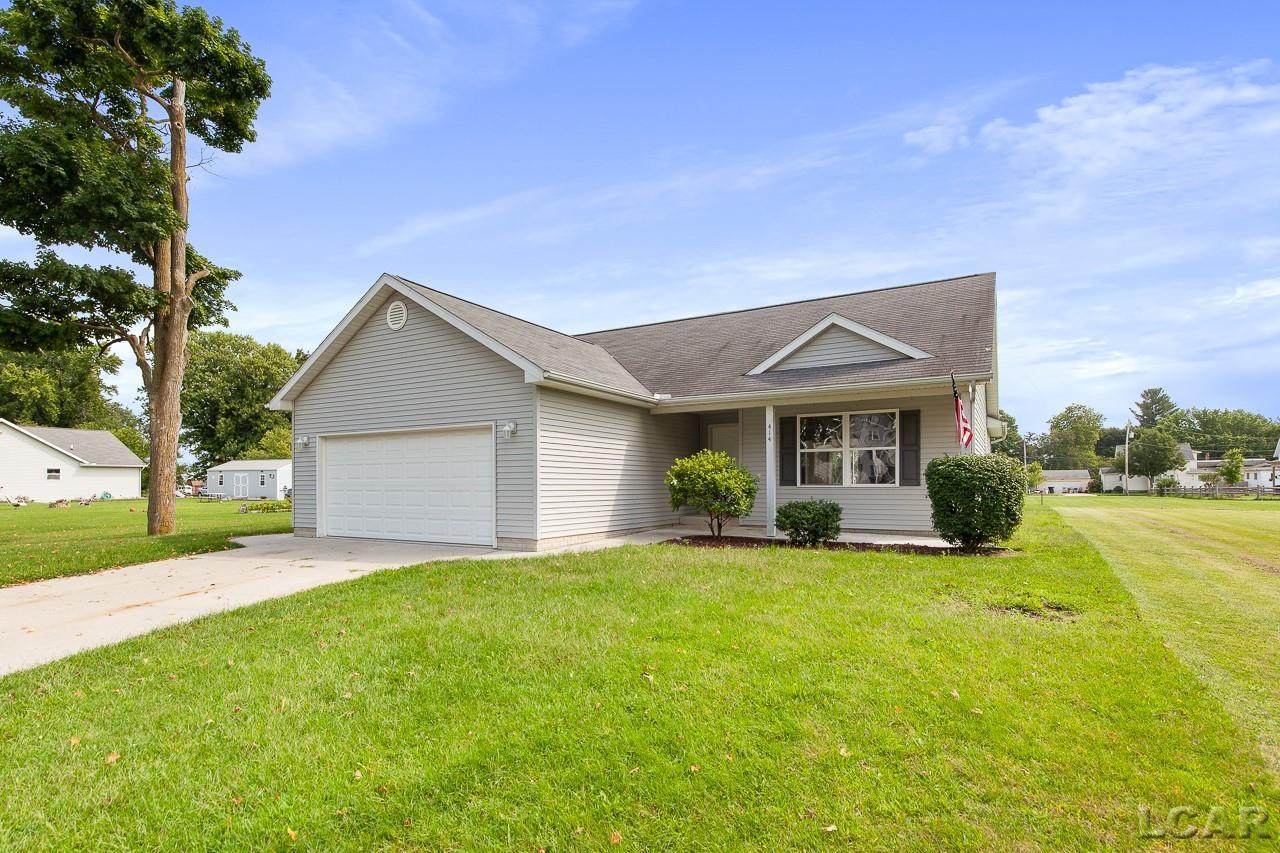 414 Summit Street - Photo 1