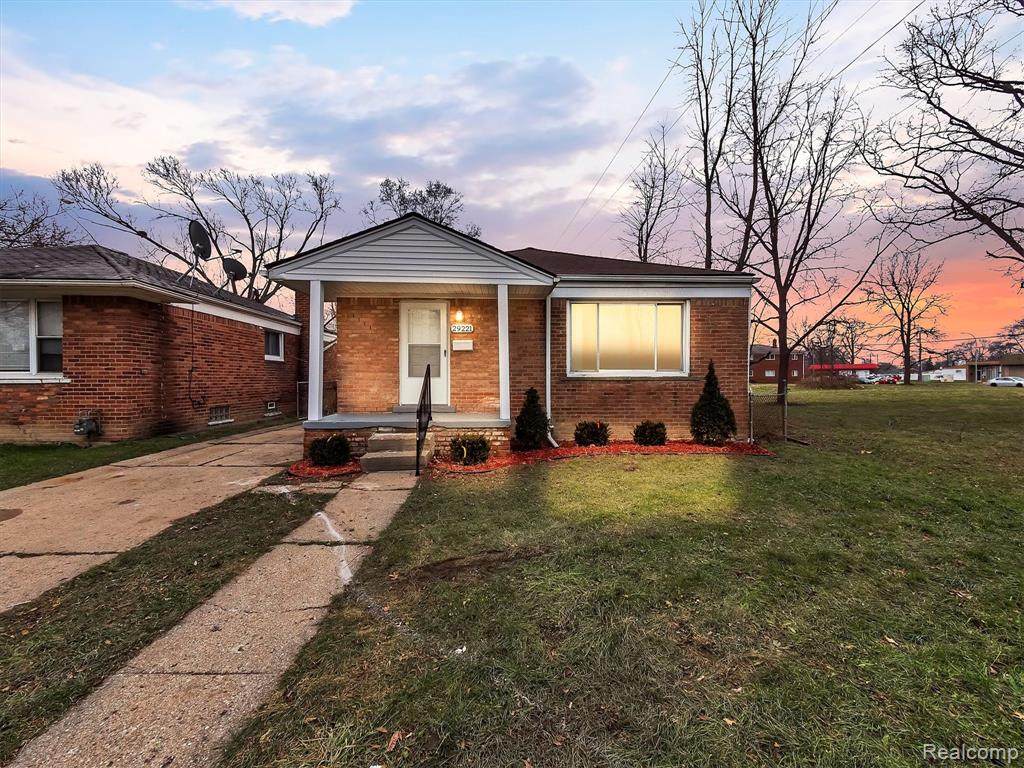 29221 Glenwood - Photo 1