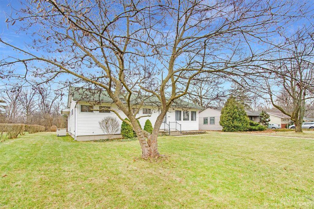 3023 Woodmanor - Photo 1