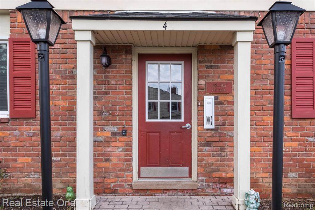 697 Maple Rd - Photo 1