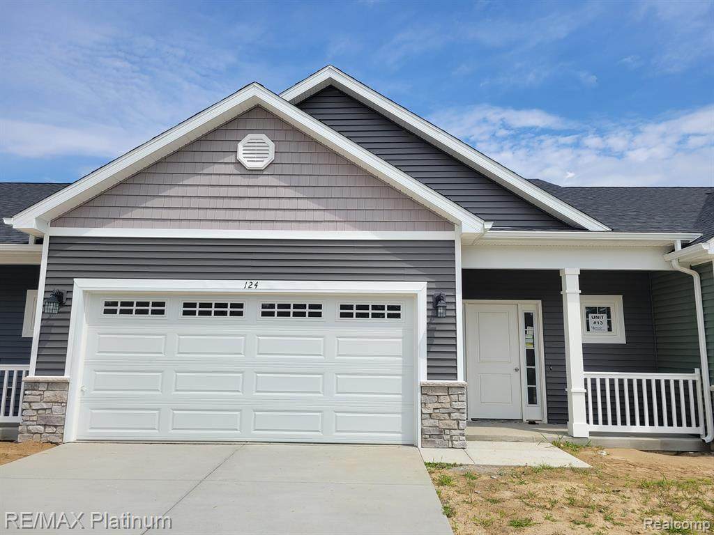 124 Crescent - Photo 1