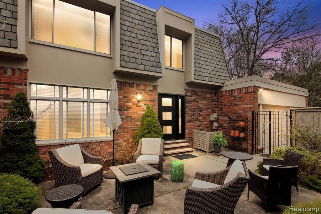 1018 Stratford Lane - Photo 1