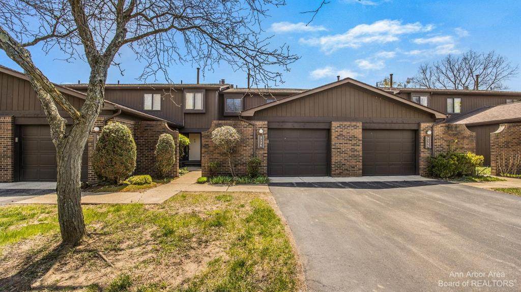 2528 Traver - Photo 1