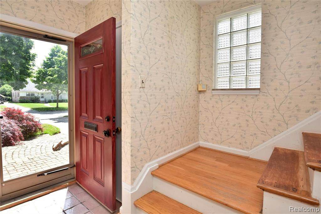 1626 Maryland Blvd - Photo 1