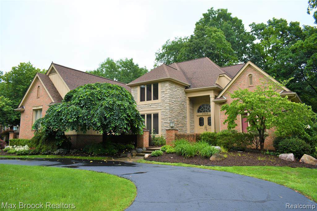 2565 Norwood - Photo 1