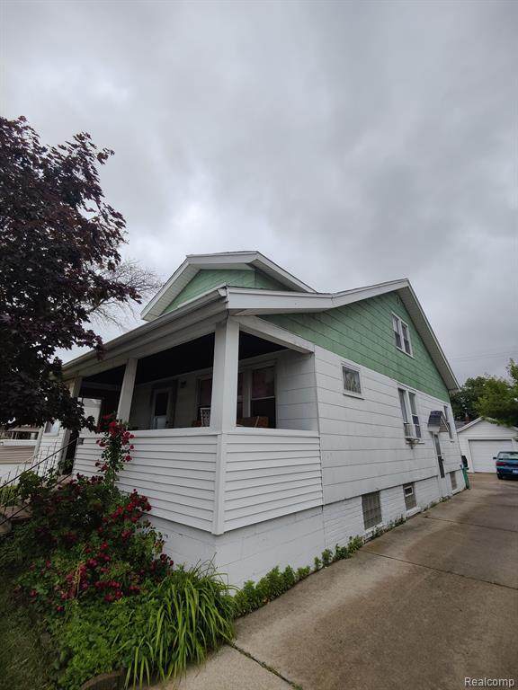 7369 Bernice - Photo 1