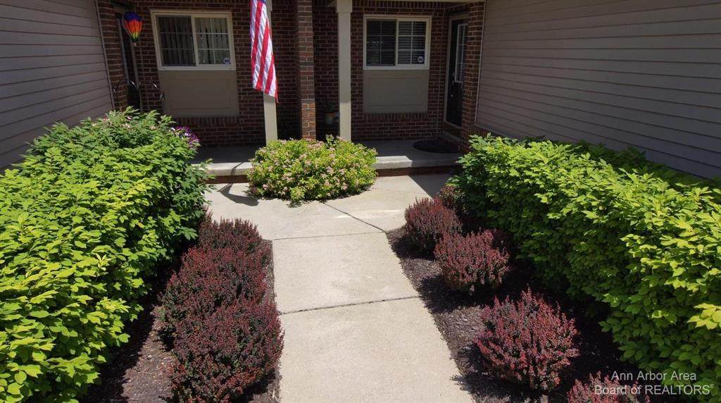394 Newberry - Photo 1