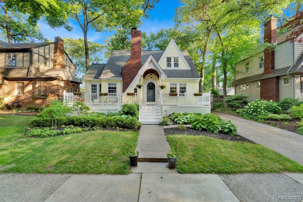 443 Woodland - Photo 1