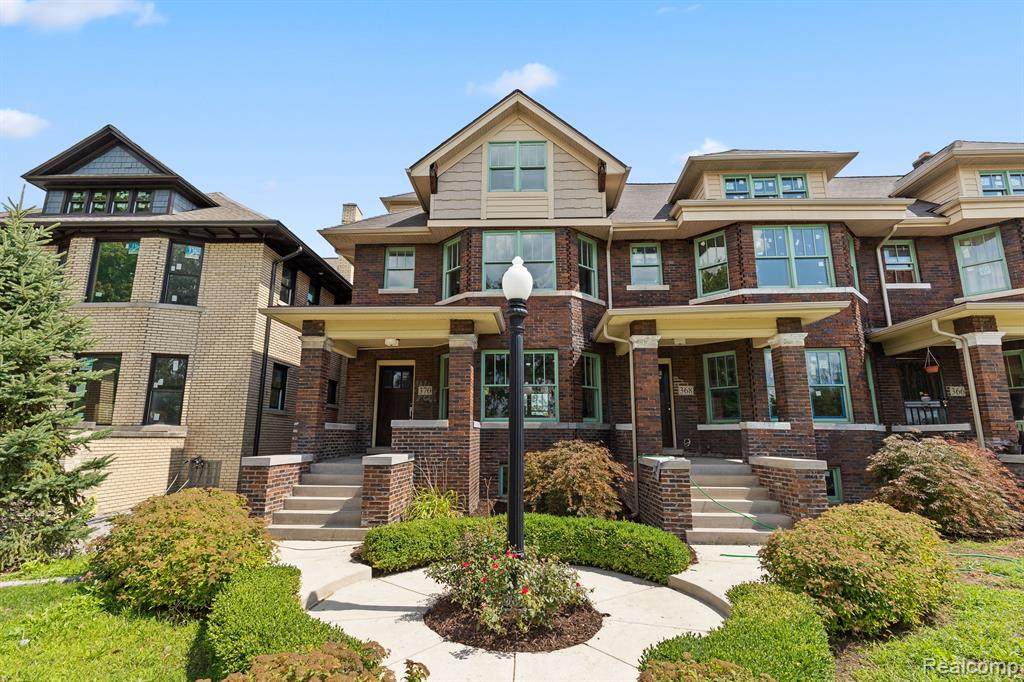 370 Grand - Photo 1