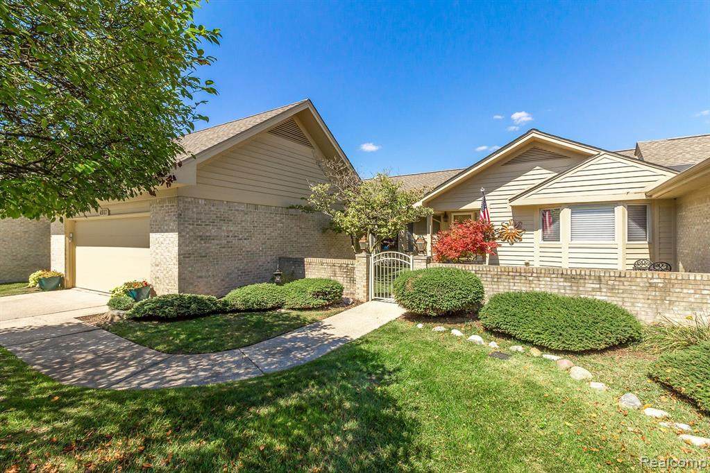 4517 Ravenwood - Photo 1