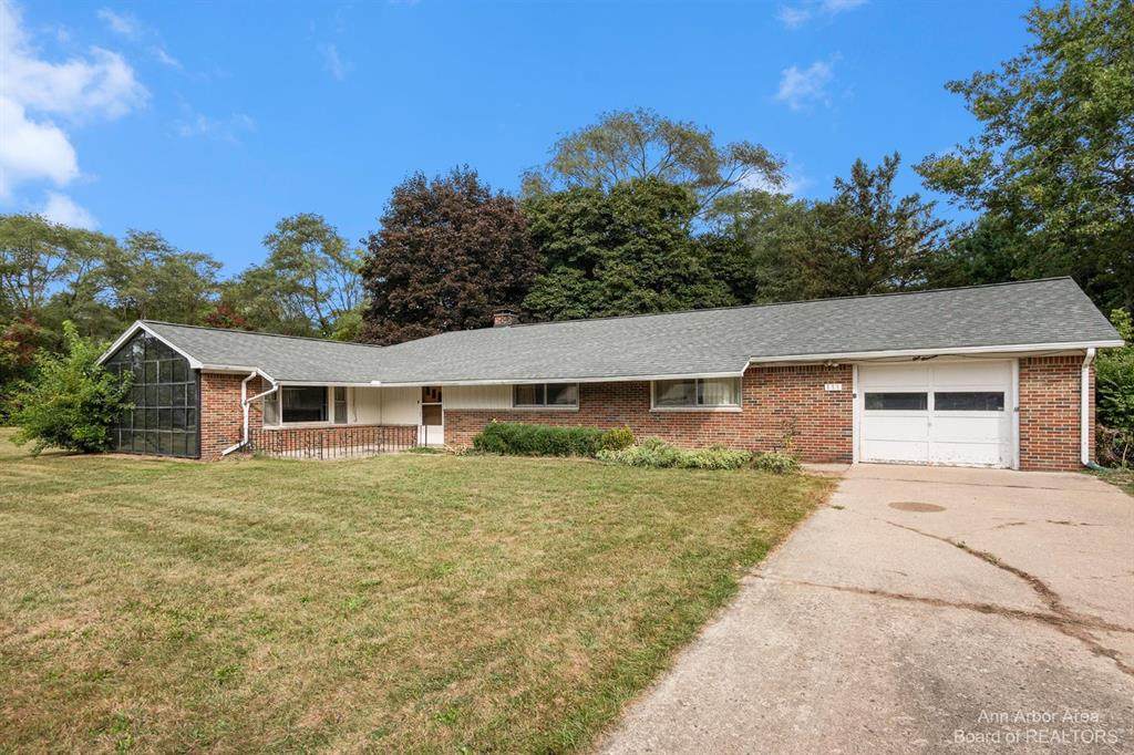 111 Arden - Photo 1