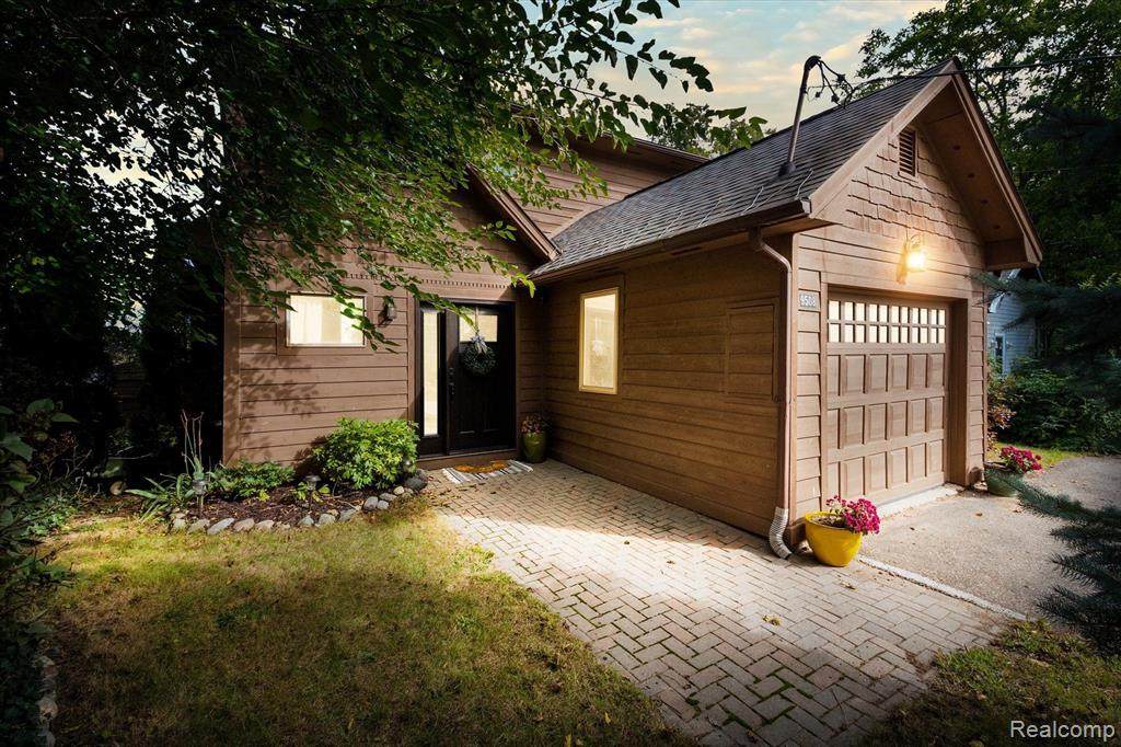 9508 Roundlake - Photo 1
