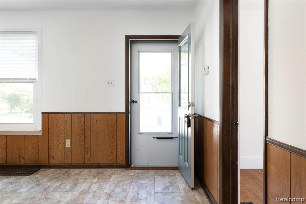 2735 Maplewood - Photo 1