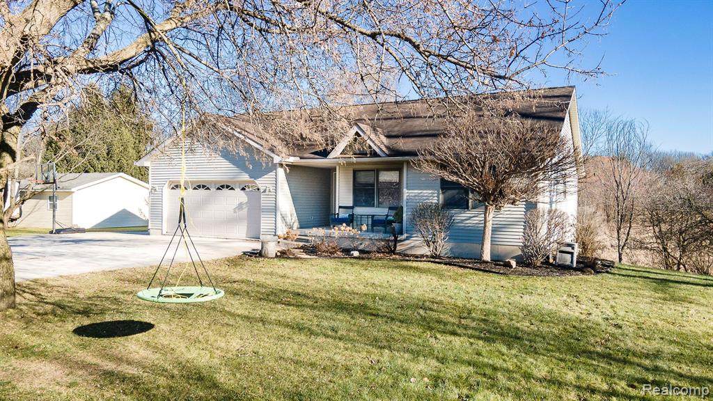 3033 Hillview - Photo 1