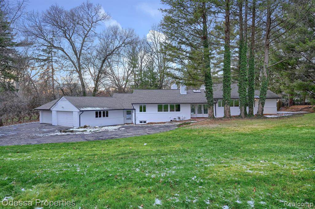 684 Falmouth - Photo 1