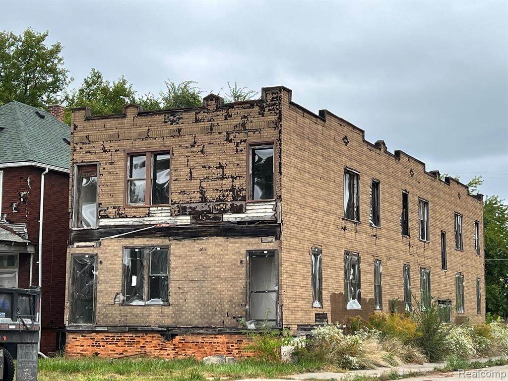 5700 Townsend - Photo 1
