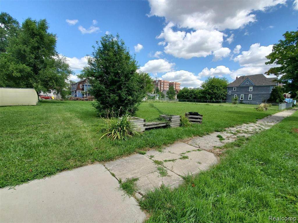 690 Philadelphia - Photo 1