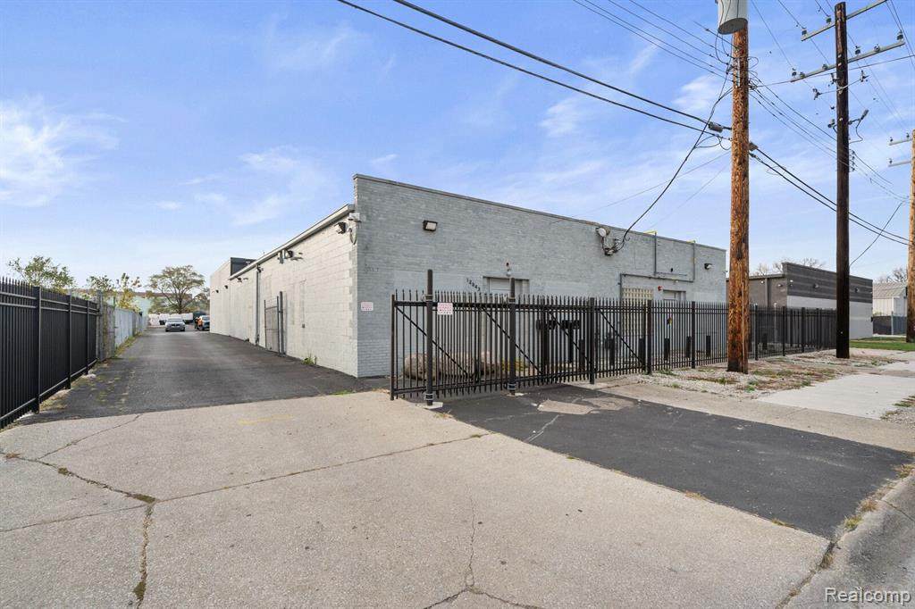 12843 Artesian - Photo 1