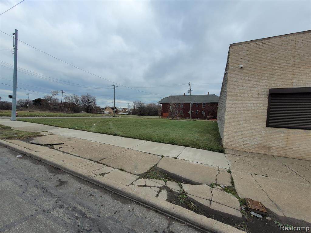 8840 Van Dyke - Photo 1