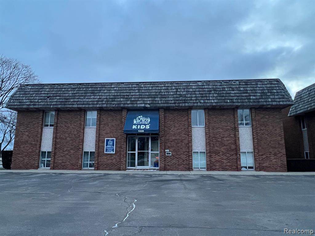 1026 Superior - Photo 1