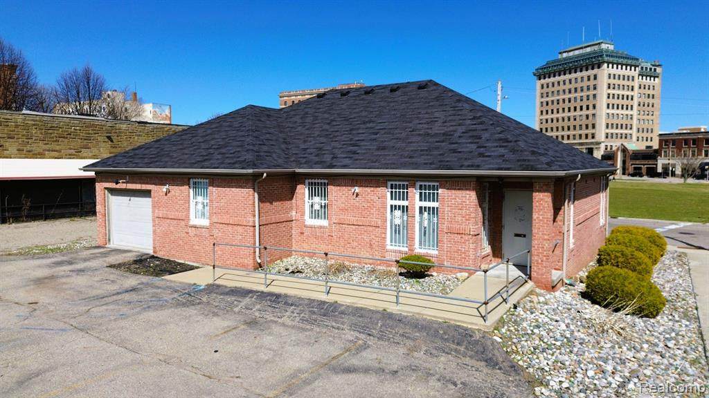 401 Garland - Photo 1