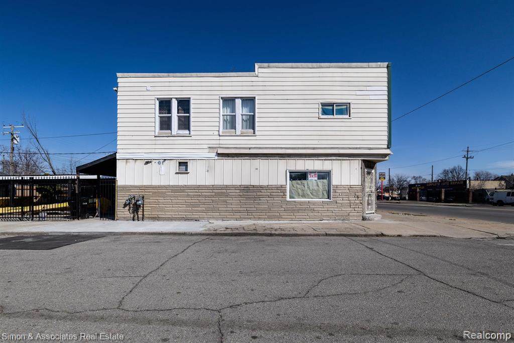 18550 Warren - Photo 1