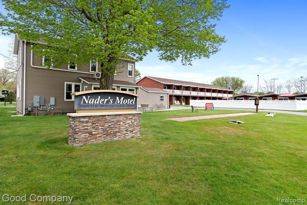 612 Lakeshore - Photo 1