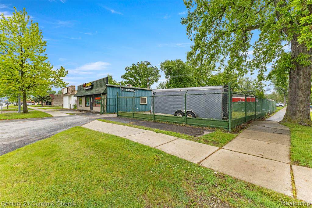 27618 Warren - Photo 1