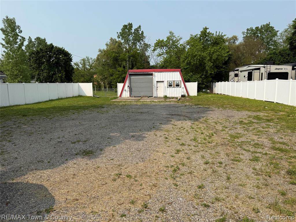 12065 Saginaw - Photo 1