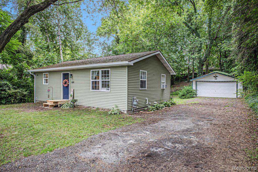 664 Highland - Photo 1