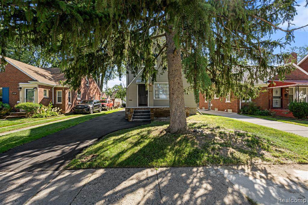 16172 Oakfield - Photo 1