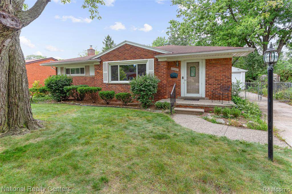 23065 Warner - Photo 1