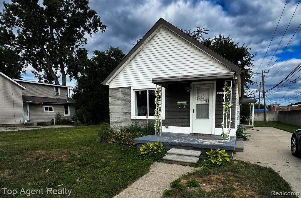 27028 Barrington - Photo 1