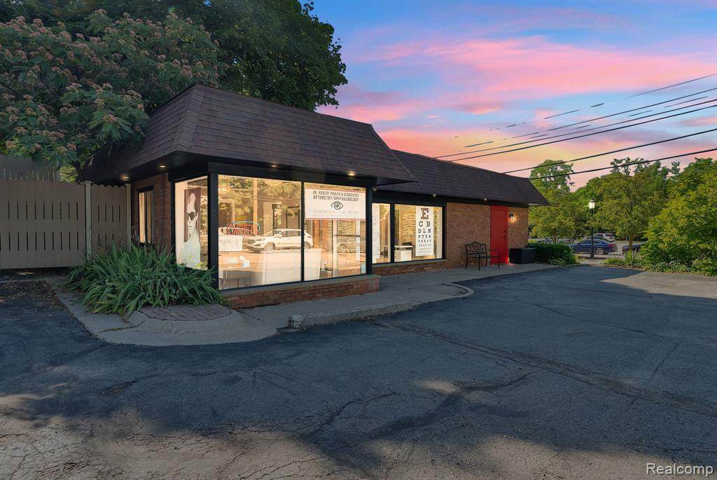 111 Griswold - Photo 1